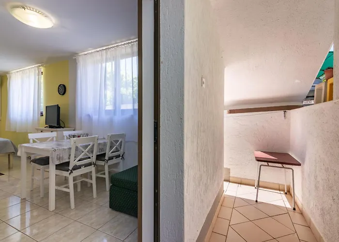 Ana, Malinska, Vantacici, Island Krk *