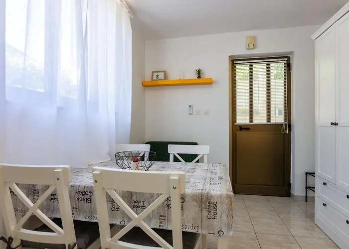 Ana, Malinska, Vantacici, Island Krk Vantacici