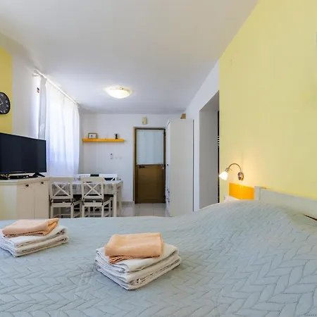 Apartment Ana, Malinska, Vantacici, Island Krk *