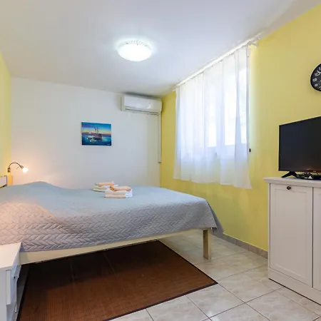 Apartment Ana, Malinska, Vantacici, Island Krk Vantacici