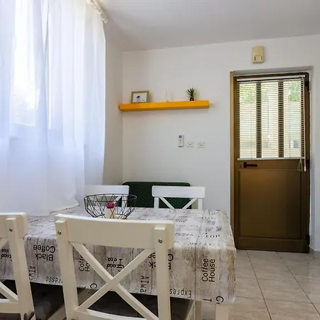 Ana, Malinska, Vantacici, Island Krk Vantacici